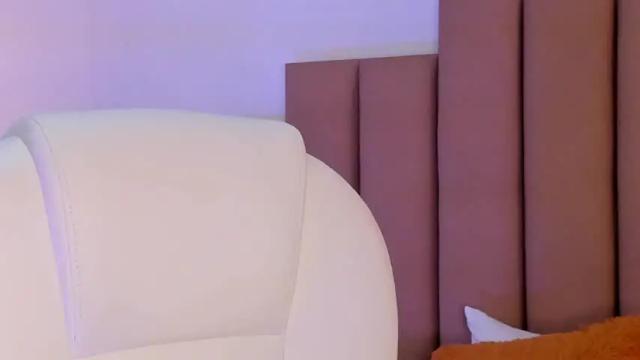 Image 3 of lolarose01 Stream on Chaturbate on 17 months ago