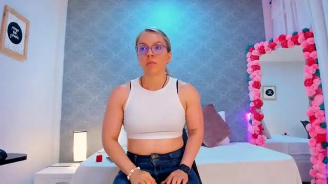 Image 8 of lolawinx_ Stream on Chaturbate on 14 months ago