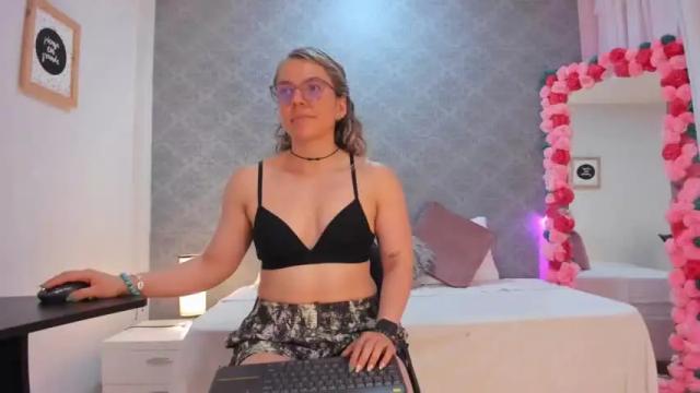 Image 11 of lolawinx_ Stream on Chaturbate on 13 months ago