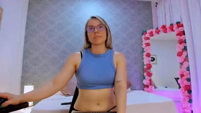 Image 6 of lolawinx_ Stream on Chaturbate on 13 months ago