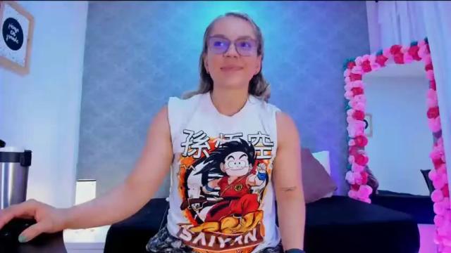 Image 3 of lolawinx_ Stream on Chaturbate on 13 months ago