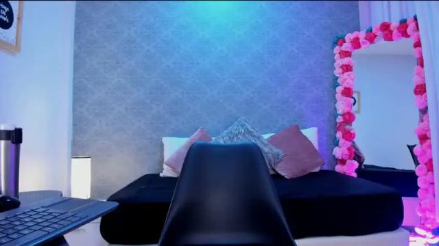 Image 7 of lolawinx_ Stream on Chaturbate on 13 months ago