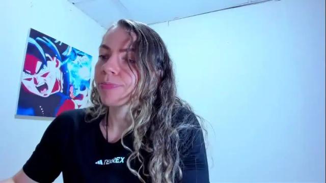 Image 4 of lolawinx_ Stream on Chaturbate on 1 month ago