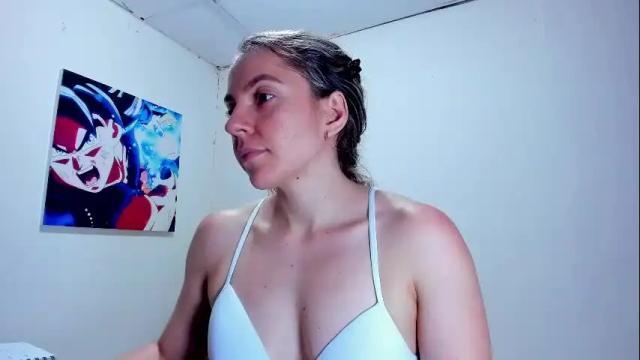 Image 2 of lolawinx_ Stream on Chaturbate on 1 month ago