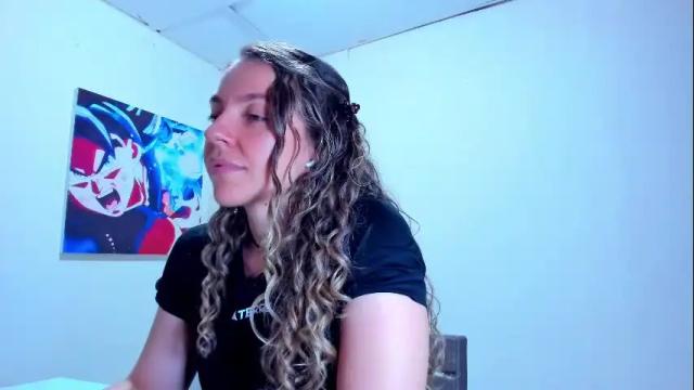 Image 11 of lolawinx_ Stream on Chaturbate on 24 days ago