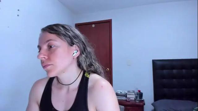 Image 10 of lolawinx_ Stream on Chaturbate on 11 days ago