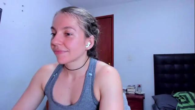 Image 4 of lolawinx_ Stream on Chaturbate on 9 days ago