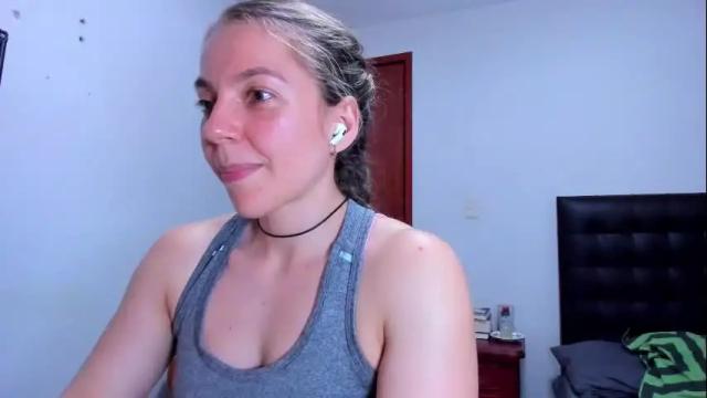 Image 7 of lolawinx_ Stream on Chaturbate on 9 days ago