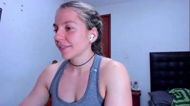 Image 8 of lolawinx_ Stream on Chaturbate on 9 days ago
