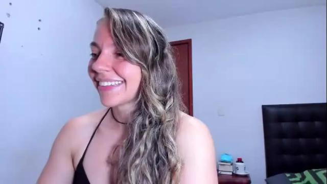 Image 12 of lolawinx_ Stream on Chaturbate on 7 days ago