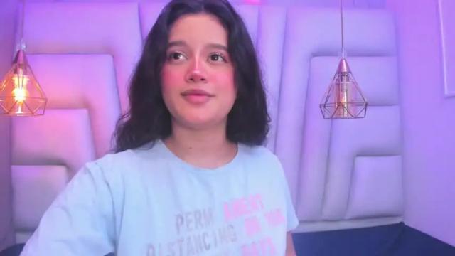 Image 12 of lolcute_ Stream on Chaturbate on 23 months ago