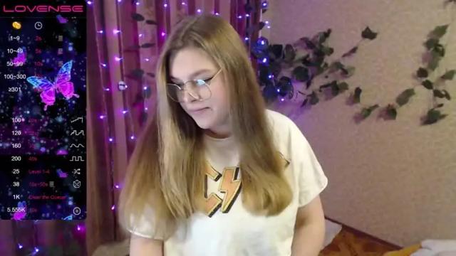 Image 3 of lolla_bunnny Stream on Chaturbate on 17 months ago