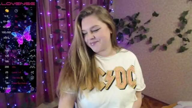 Image 8 of lolla_bunnny Stream on Chaturbate on 17 months ago