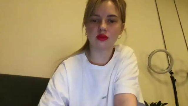 Image 6 of lolli_joli Stream on Chaturbate on 22 months ago