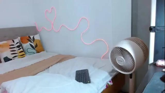 Image 7 of lolli_rosie Stream on Chaturbate on 8 days ago