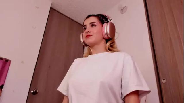 Image 7 of lollypetitte_ Stream on Chaturbate on 2 months ago