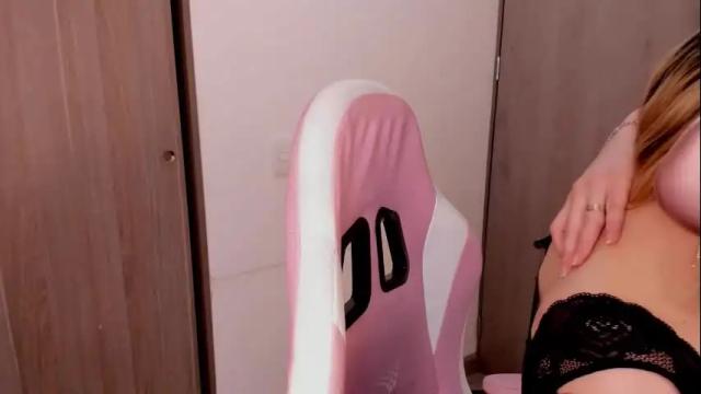 Image 4 of lollypetitte_ Stream on Chaturbate on 2 months ago