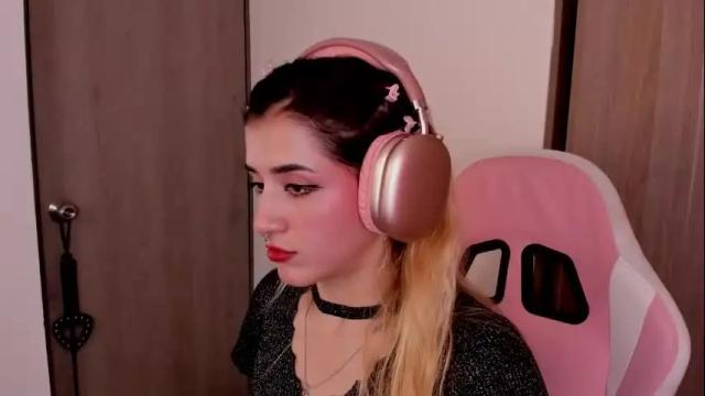 Image 3 of lollypetitte_ Stream on Chaturbate on 2 months ago