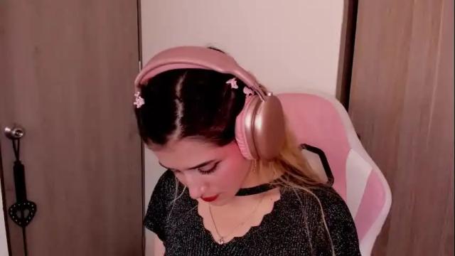 Image 4 of lollypetitte_ Stream on Chaturbate on 2 months ago