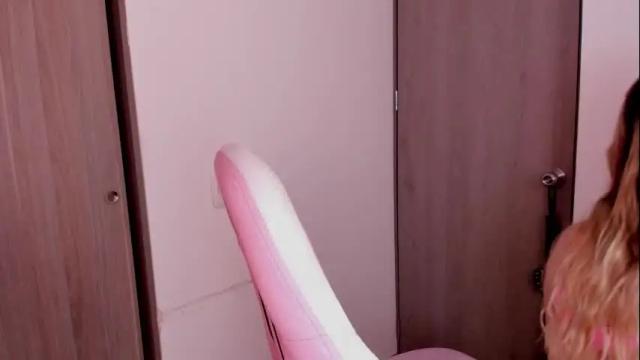 Image 3 of lollypetitte_ Stream on Chaturbate on 2 months ago