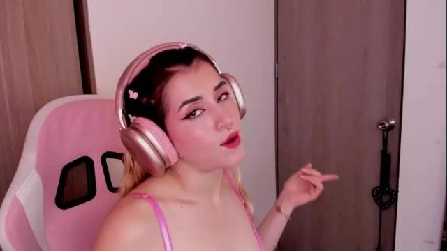 Image 4 of lollypetitte_ Stream on Chaturbate on 2 months ago