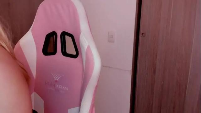 Image 10 of lollypetitte_ Stream on Chaturbate on 2 months ago