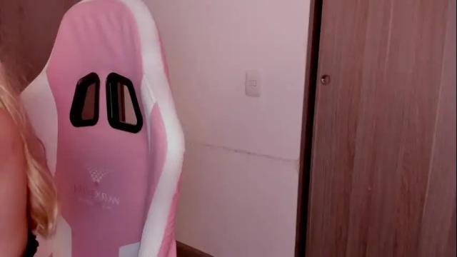 Image 11 of lollypetitte_ Stream on Chaturbate on 2 months ago