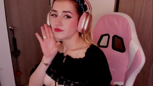 Image 2 of lollypetitte_ Stream on Chaturbate on 1 month ago