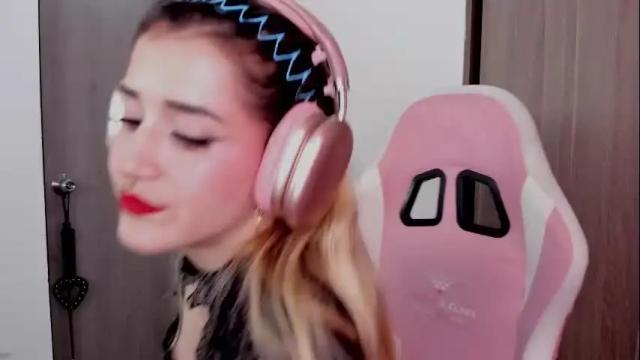 Image 7 of lollypetitte_ Stream on Chaturbate on 1 month ago
