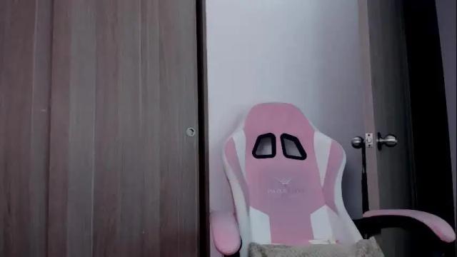Image 12 of lollypetitte_ Stream on Chaturbate on 1 month ago