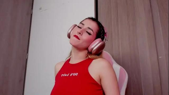 Image 3 of lollypetitte_ Stream on Chaturbate on 1 month ago