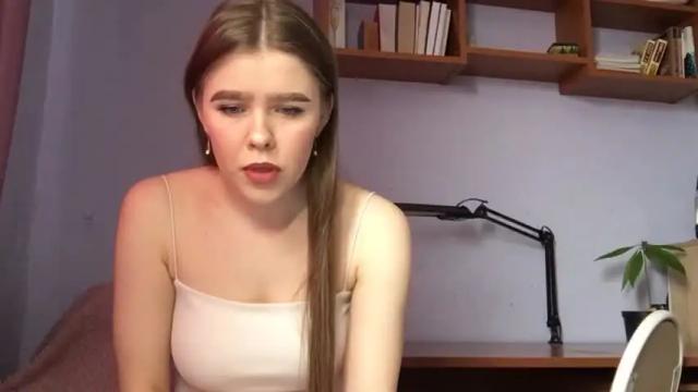 Image 11 of lollyross Stream on Chaturbate on 19 months ago
