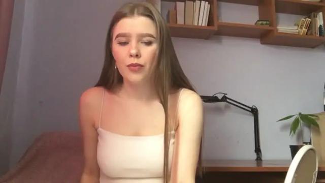 Image 4 of lollyross Stream on Chaturbate on 19 months ago