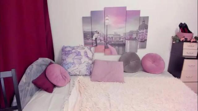 Image 2 of lolomercier Stream on Chaturbate on 4 months ago