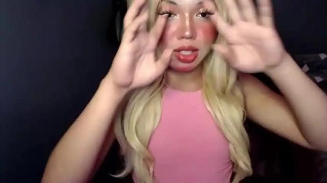Image 12 of loloveyxx Stream on Chaturbate on 16 months ago