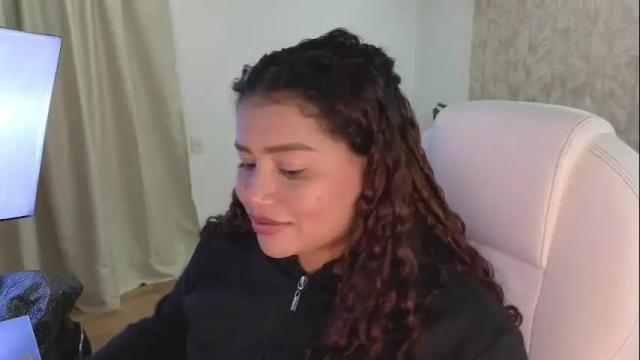 Image 3 of loly_marce Stream on Chaturbate on 1 month ago