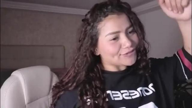 Image 4 of loly_marce Stream on Chaturbate on 1 month ago