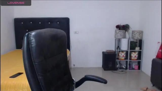 Image 3 of longasiansausage Stream on Chaturbate on 17 months ago