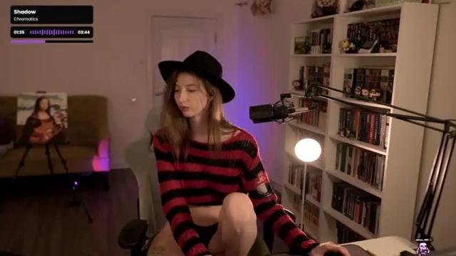Image 11 of loony_moony Stream on Chaturbate on 14 days ago