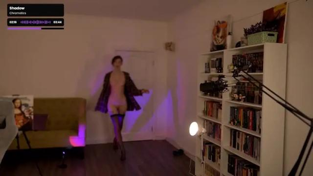 Image 12 of loony_moony Stream on Chaturbate on 27 days ago
