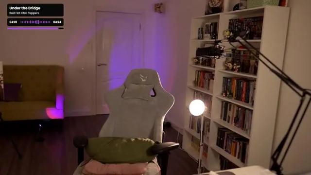 Image 8 of loony_moony Stream on Chaturbate on 27 days ago
