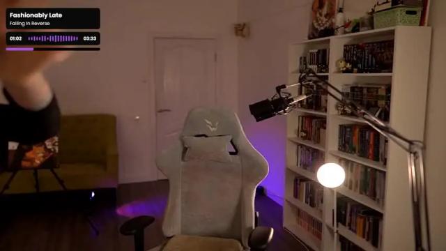 Image 4 of loony_moony Stream on Chaturbate on 4 months ago