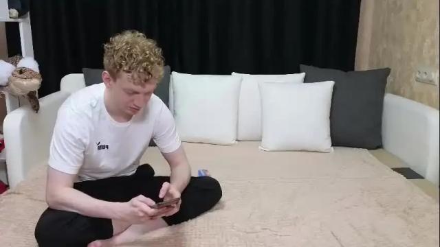 Image 2 of loossers Stream on Chaturbate on 12 days ago