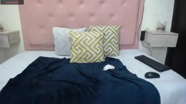 Image 6 of lopez_linda18 Stream on Chaturbate on 18 months ago