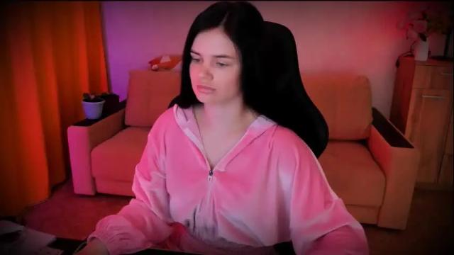 Image 2 of lora_cain Stream on Chaturbate on 11 days ago