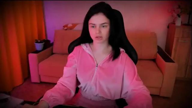 Image 4 of lora_cain Stream on Chaturbate on 11 days ago