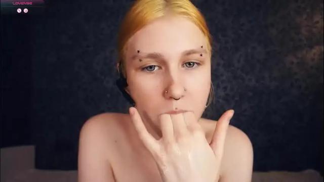 Image 7 of loradarter Stream on Chaturbate on 1 month ago