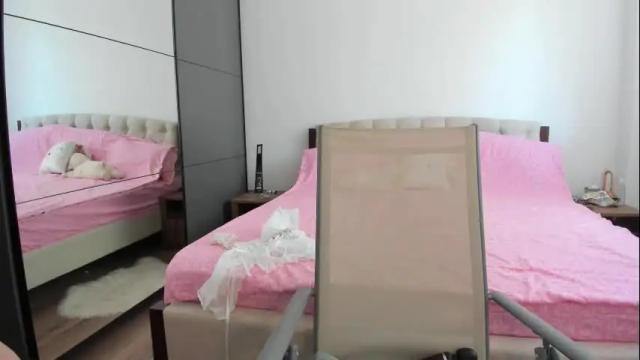 Image 2 of loraflame Stream on Chaturbate on 26 days ago