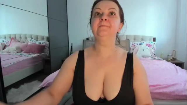 Image 3 of loraflame Stream on Chaturbate on 23 days ago