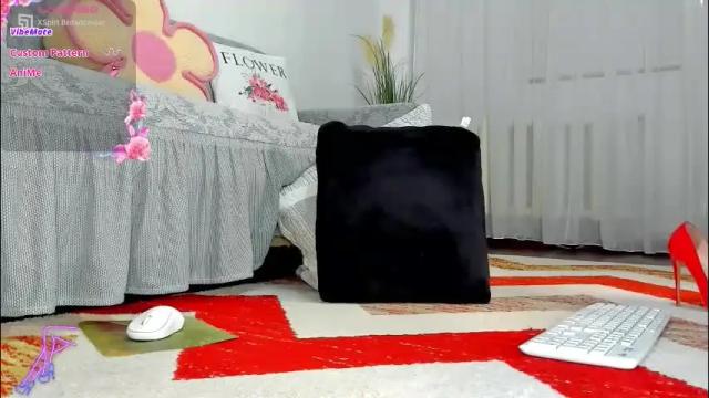 Image 4 of loralory_ Stream on Chaturbate on 28 days ago